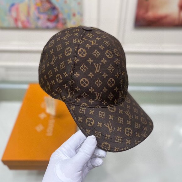 AUTHENTIC Louis Vuitton  Hats main image 7